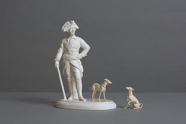 Friedrich II. mit Windspiel (zwei Hunde) 21 cm